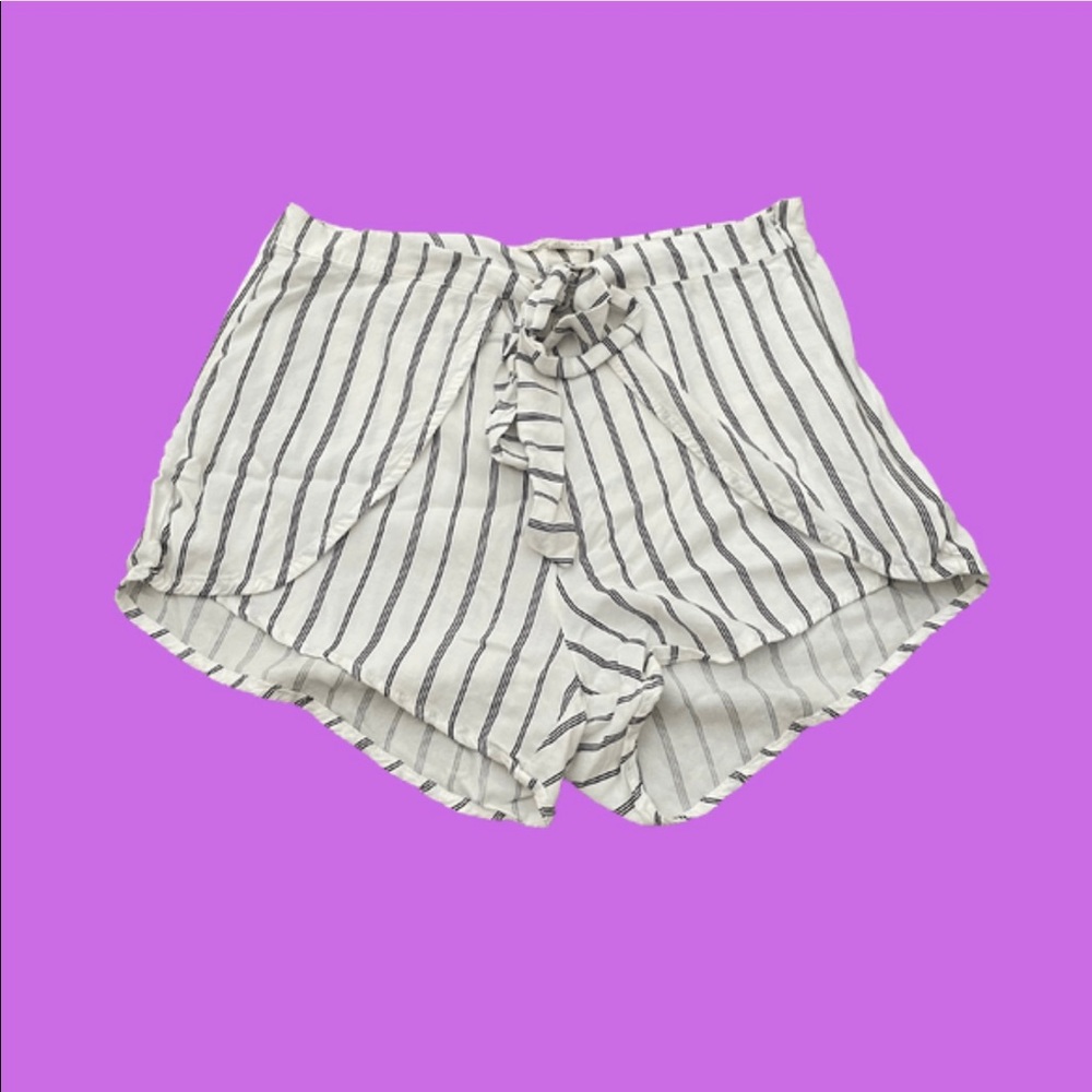 LA Hearts striped shorts with tie bow 🖤